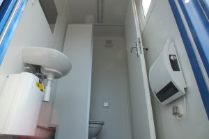10' Damen / Herren WC-Container / Innenansicht - h+s container GmbH