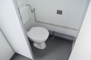 10' Sanitäcontainer - WC-Abteil mit Toilette / Innenansicht - h+s container GmbH