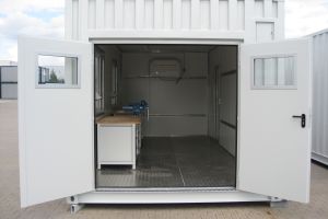 20' Werkstattcontainer mit Werkbank u. Klimagerät / Innenansicht - h+s container GmbH