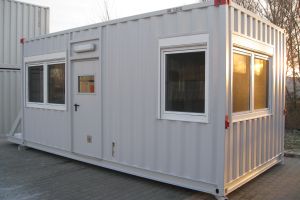 20' Werkstattcontainer / Personentür, Fenstern und Außenbeleuchtung - h+s container GmbH
