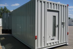 7,25m Rechenzentrumcontainer mir Doppelboden / Zugangstür mit Lichtausschnitt - h+s container GmbH